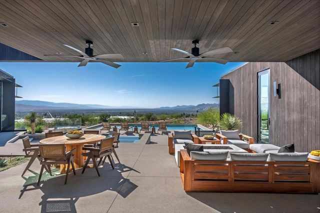 2085 Desert Flower Court, Palm Springs, CA 92262