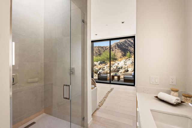 2085 Desert Flower Court, Palm Springs, CA 92262