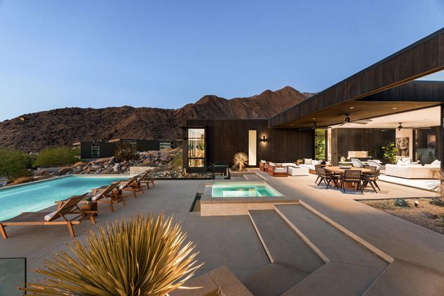 2085 Desert Flower Court, Palm Springs, CA 92262