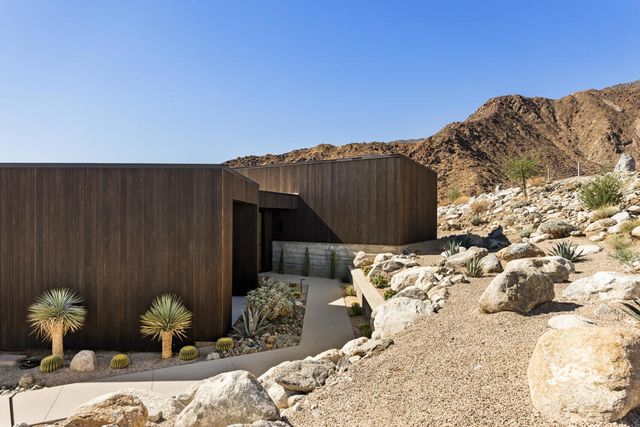 2085 Desert Flower Court, Palm Springs, CA 92262