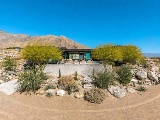 2085 Desert Flower Court, Palm Springs, CA 92262