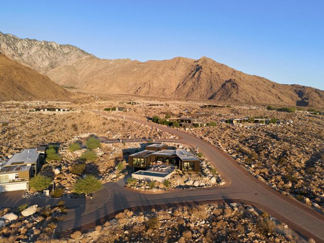 2085 Desert Flower Court, Palm Springs, CA 92262