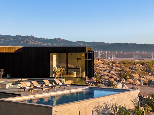 2085 Desert Flower Court, Palm Springs, CA 92262