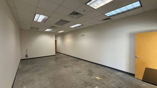 831 Oakton Street 831-837, Elk Grove Village, IL 60007