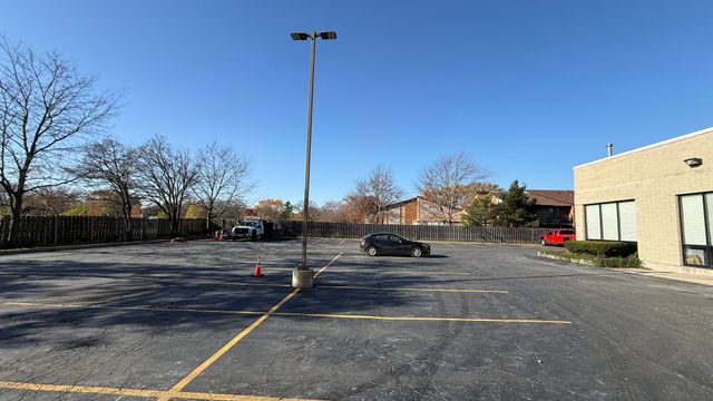 831 Oakton Street 831-837, Elk Grove Village, IL 60007