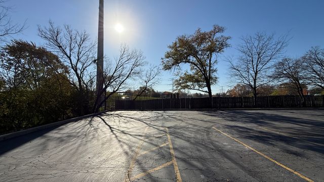 831 Oakton Street 831-837, Elk Grove Village, IL 60007