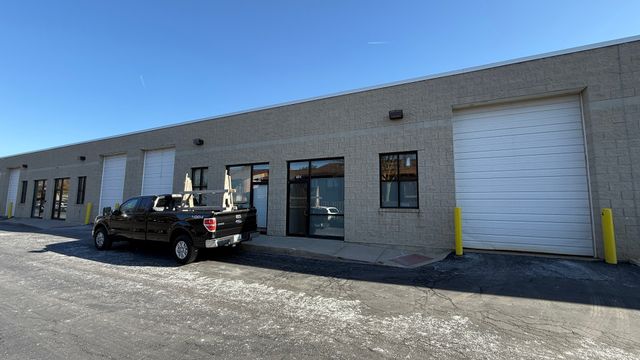 831 Oakton Street 831-837, Elk Grove Village, IL 60007