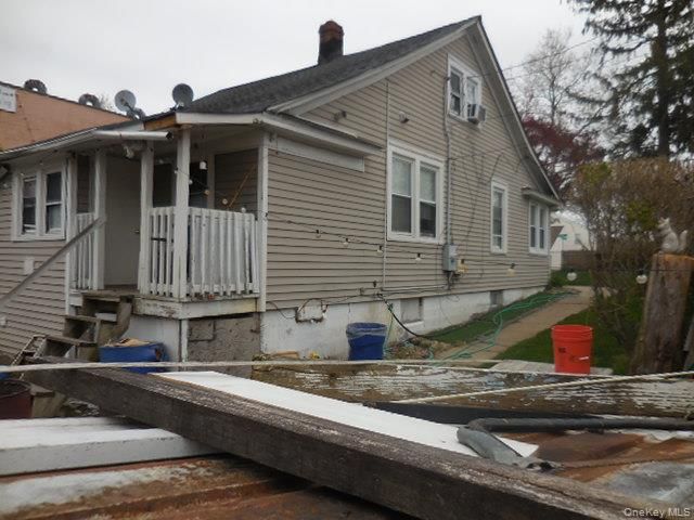 211 Lowndes Avenue, Huntington Station, NY 11746