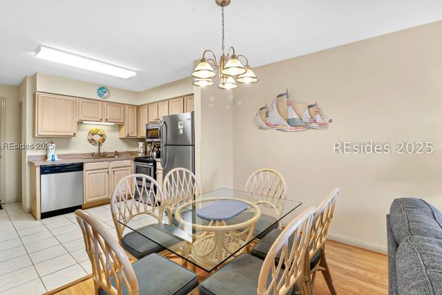 40 Folly Field Rd Apt E18, Hilton Head Island, SC 29928