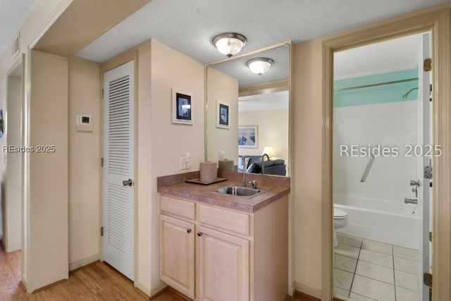 40 Folly Field Rd Apt E18, Hilton Head Island, SC 29928