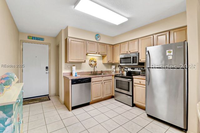 40 Folly Field Rd Apt E18, Hilton Head Island, SC 29928