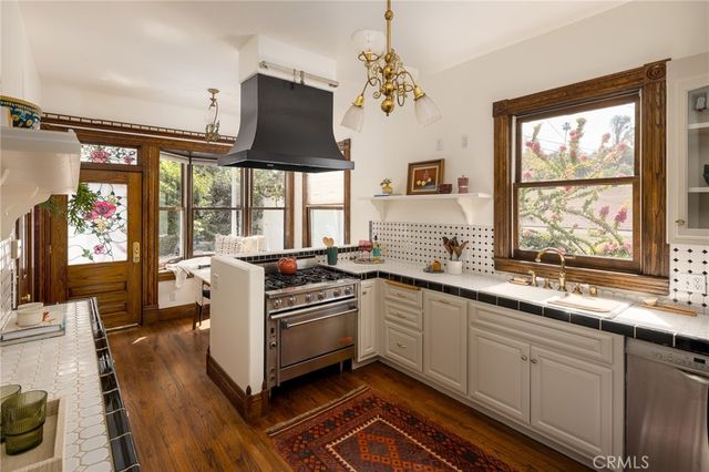 932 N Avenue 65, Los Angeles, CA 90042