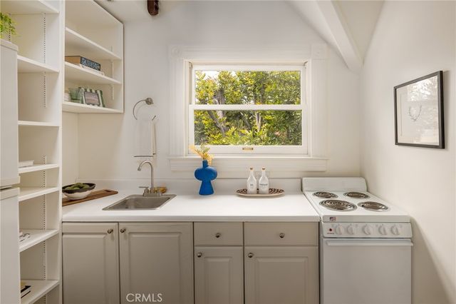 932 N Avenue 65, Los Angeles, CA 90042