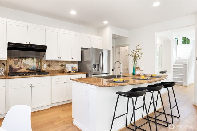 1421 225th Place SE, Sammamish, WA 98075