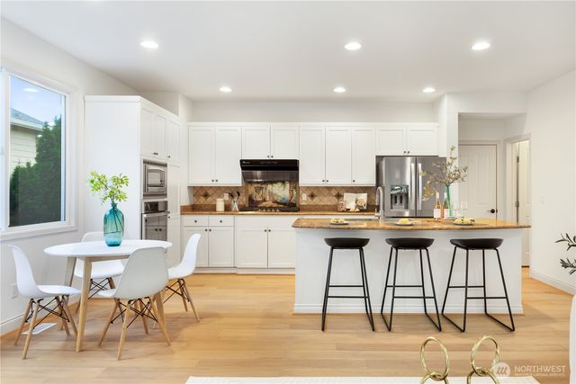 1421 225th Place SE, Sammamish, WA 98075