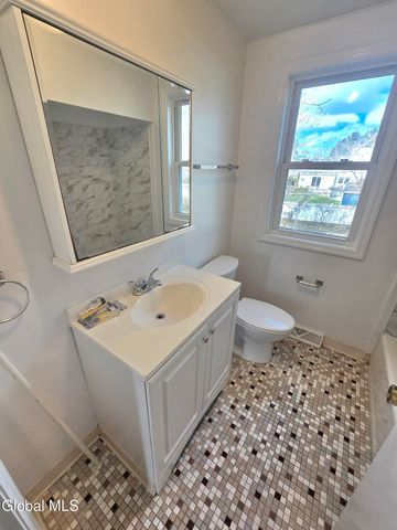 19 Commodore Street A, Colonie, NY 12205