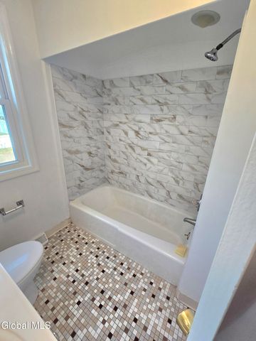 19 Commodore Street A, Colonie, NY 12205