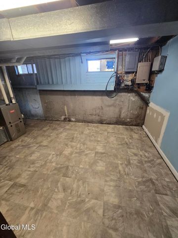 19 Commodore Street A, Colonie, NY 12205