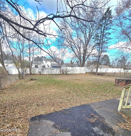 19 Commodore Street A, Colonie, NY 12205