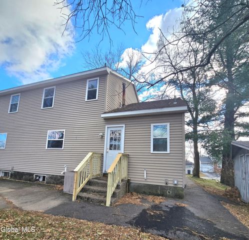 19 Commodore Street A, Colonie, NY 12205