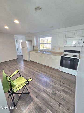 19 Commodore Street A, Colonie, NY 12205