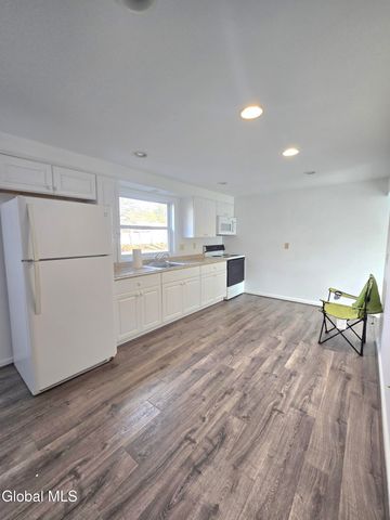 19 Commodore Street A, Colonie, NY 12205