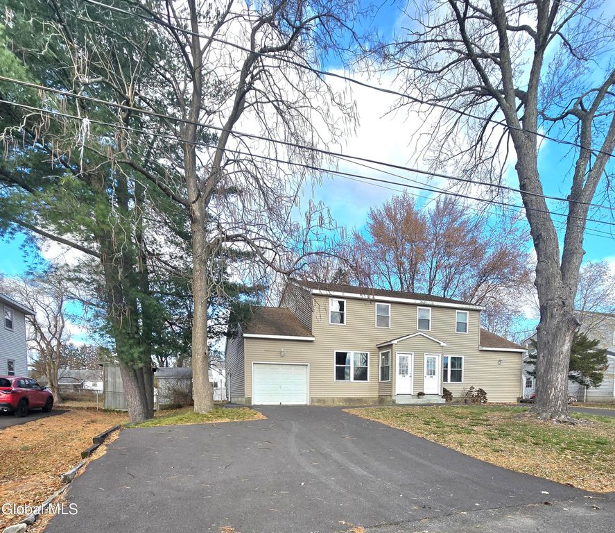 19 Commodore Street A, Colonie, NY 12205