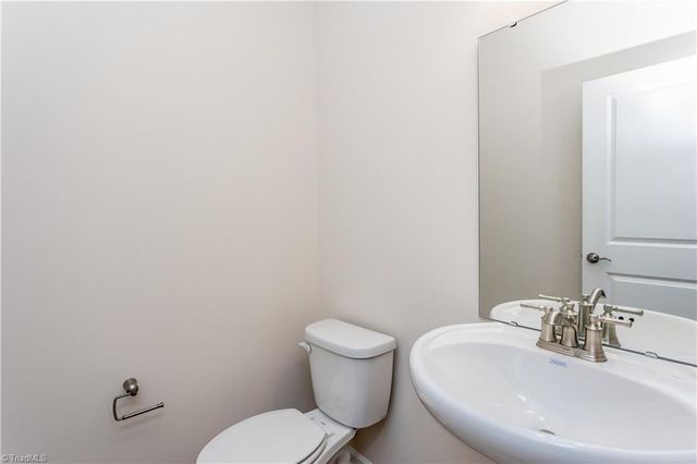404 Chesney Place, Thomasville, NC 27360
