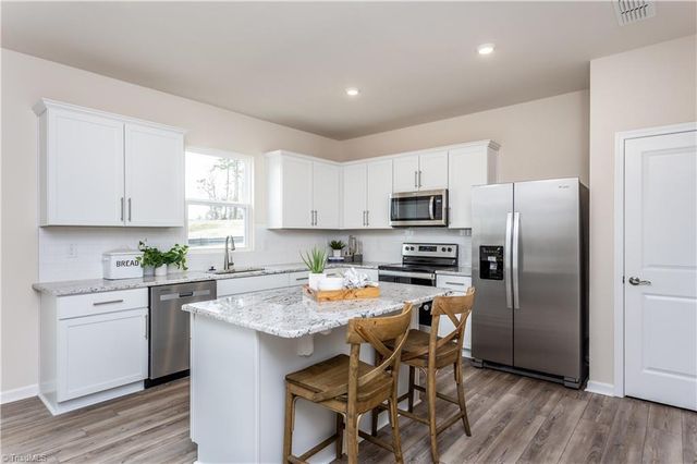 404 Chesney Place, Thomasville, NC 27360