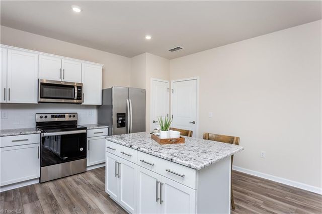 404 Chesney Place, Thomasville, NC 27360