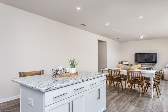 404 Chesney Place, Thomasville, NC 27360