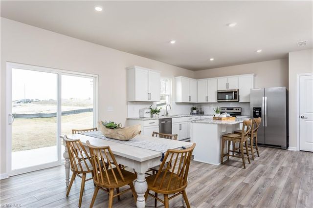 404 Chesney Place, Thomasville, NC 27360
