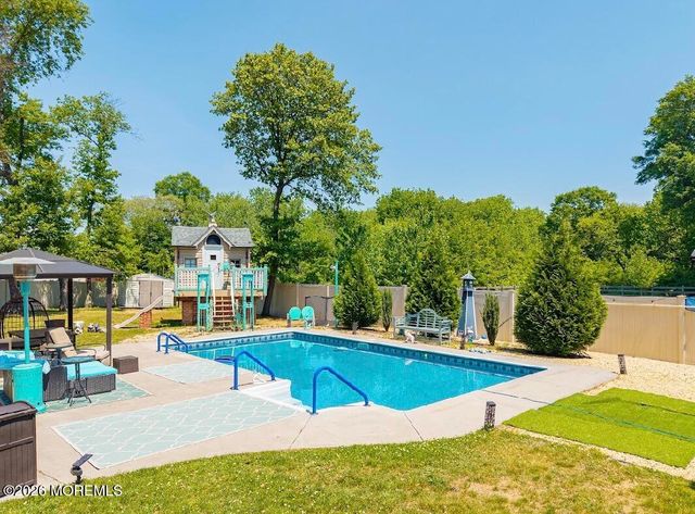 410 Thompson Avenue, Middletown, NJ 07748