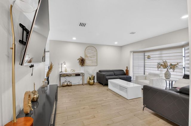 21724 Little Bear Way, Boca Raton, FL 33428