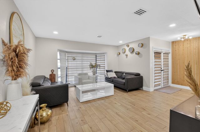 21724 Little Bear Way, Boca Raton, FL 33428