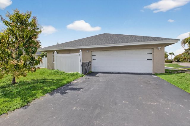 21724 Little Bear Way, Boca Raton, FL 33428