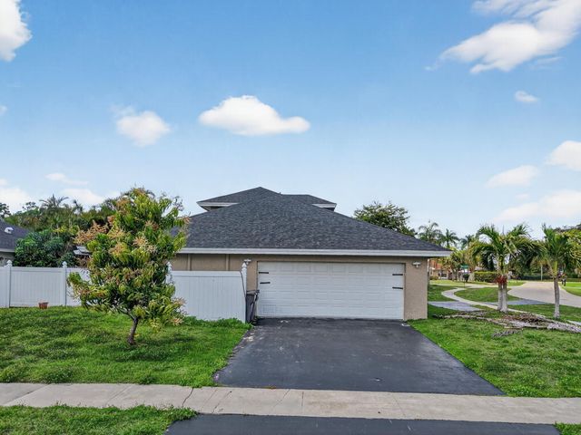 21724 Little Bear Way, Boca Raton, FL 33428