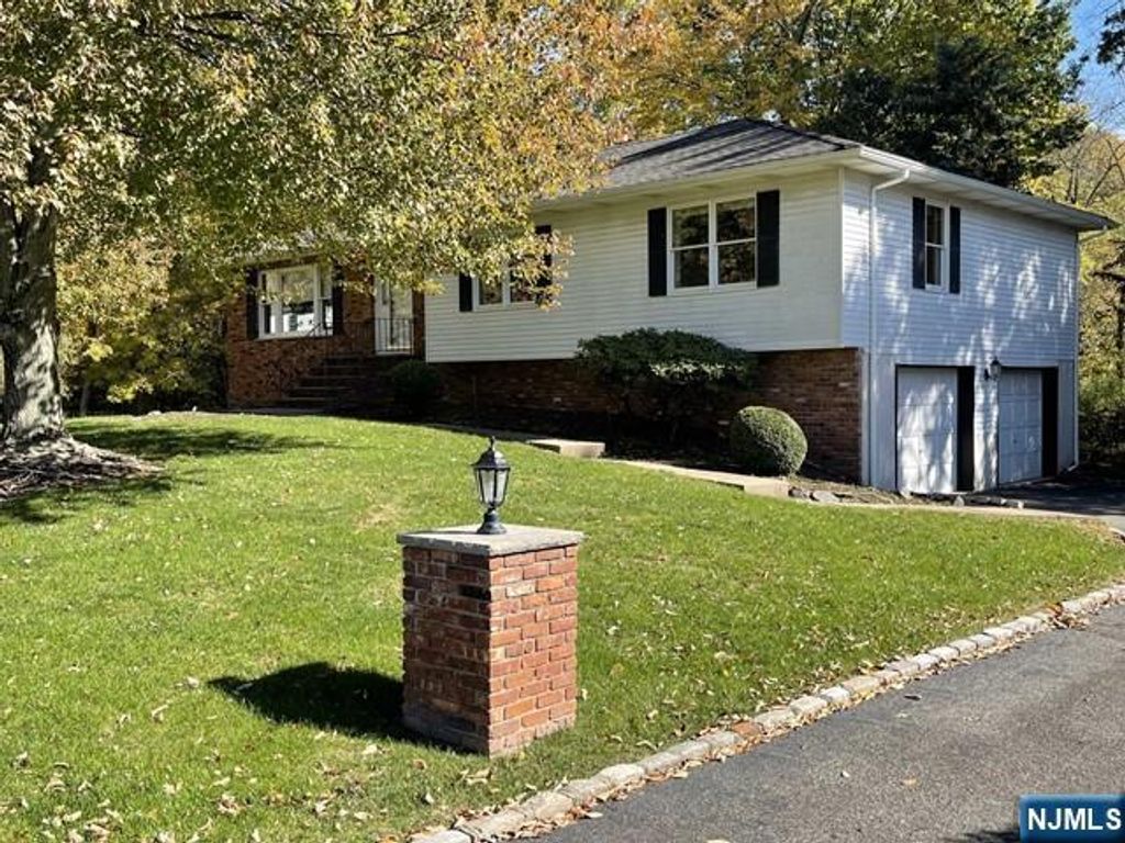 101 S Colonial Drive, Harrington Park, NJ 07640