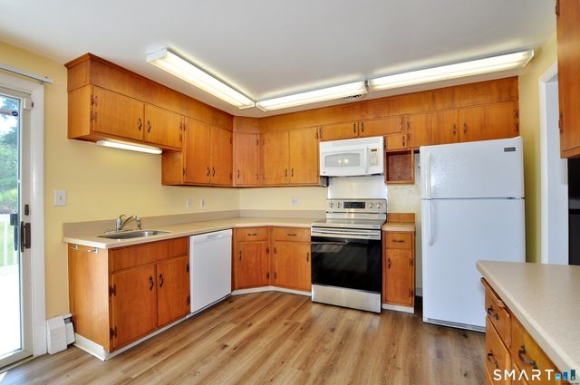 5 Garrison Terrace, Bloomfield, CT 06002