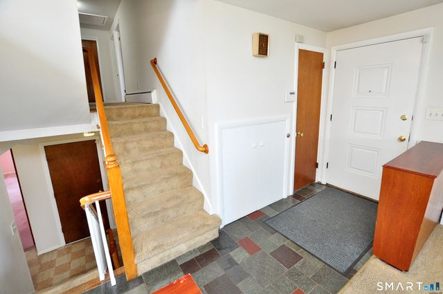 5 Garrison Terrace, Bloomfield, CT 06002