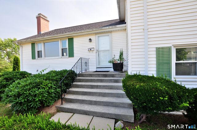 5 Garrison Terrace, Bloomfield, CT 06002