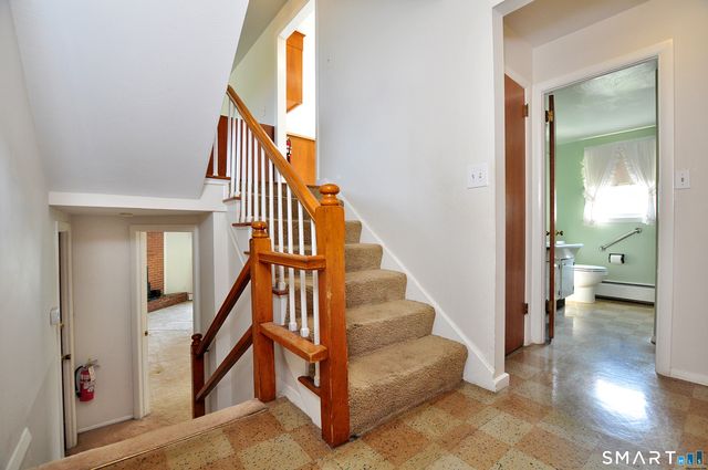 5 Garrison Terrace, Bloomfield, CT 06002