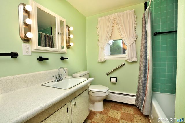 5 Garrison Terrace, Bloomfield, CT 06002