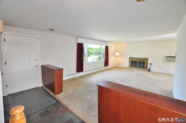 5 Garrison Terrace, Bloomfield, CT 06002