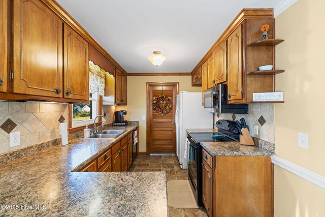 631 E Sanders Street, Four Oaks, NC 27524