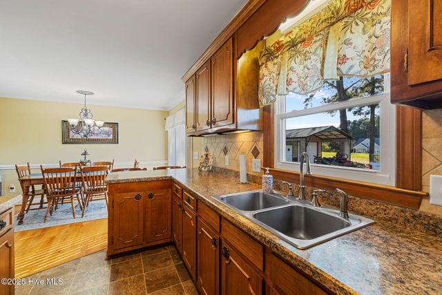 631 E Sanders Street, Four Oaks, NC 27524