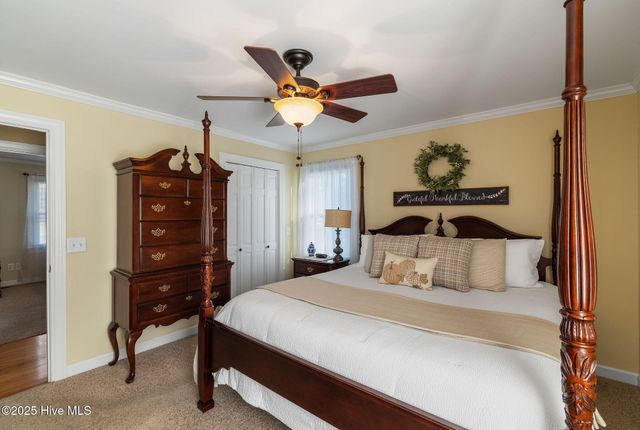 631 E Sanders Street, Four Oaks, NC 27524