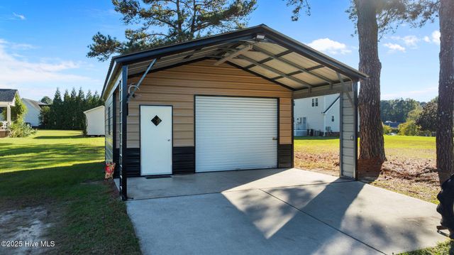 631 E Sanders Street, Four Oaks, NC 27524