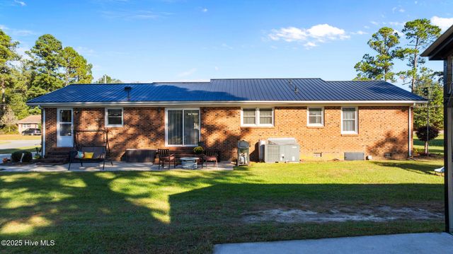 631 E Sanders Street, Four Oaks, NC 27524