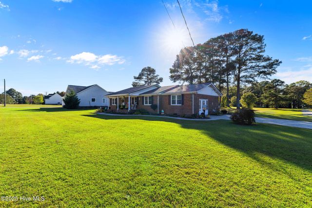 631 E Sanders Street, Four Oaks, NC 27524